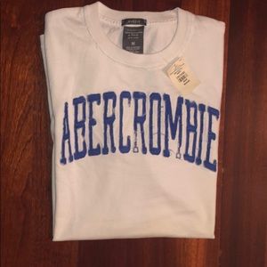 Abercrombie & Fitch ✨NWT ✨Brand New 👕 T-SHIRT 😎